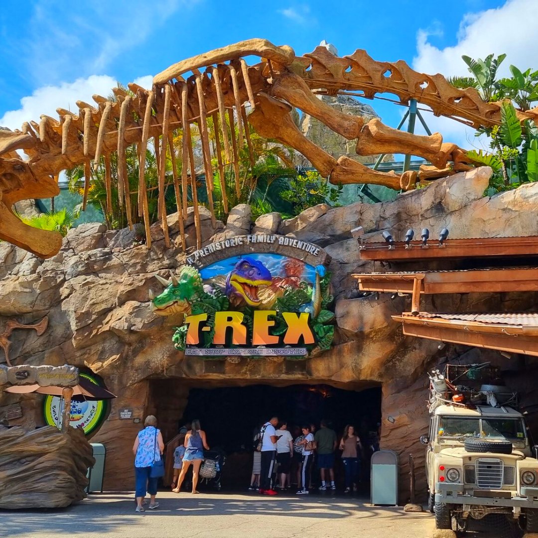 Can You Make Reservations at T-Rex Cafe? | Explained – ThemeParkCenter.com